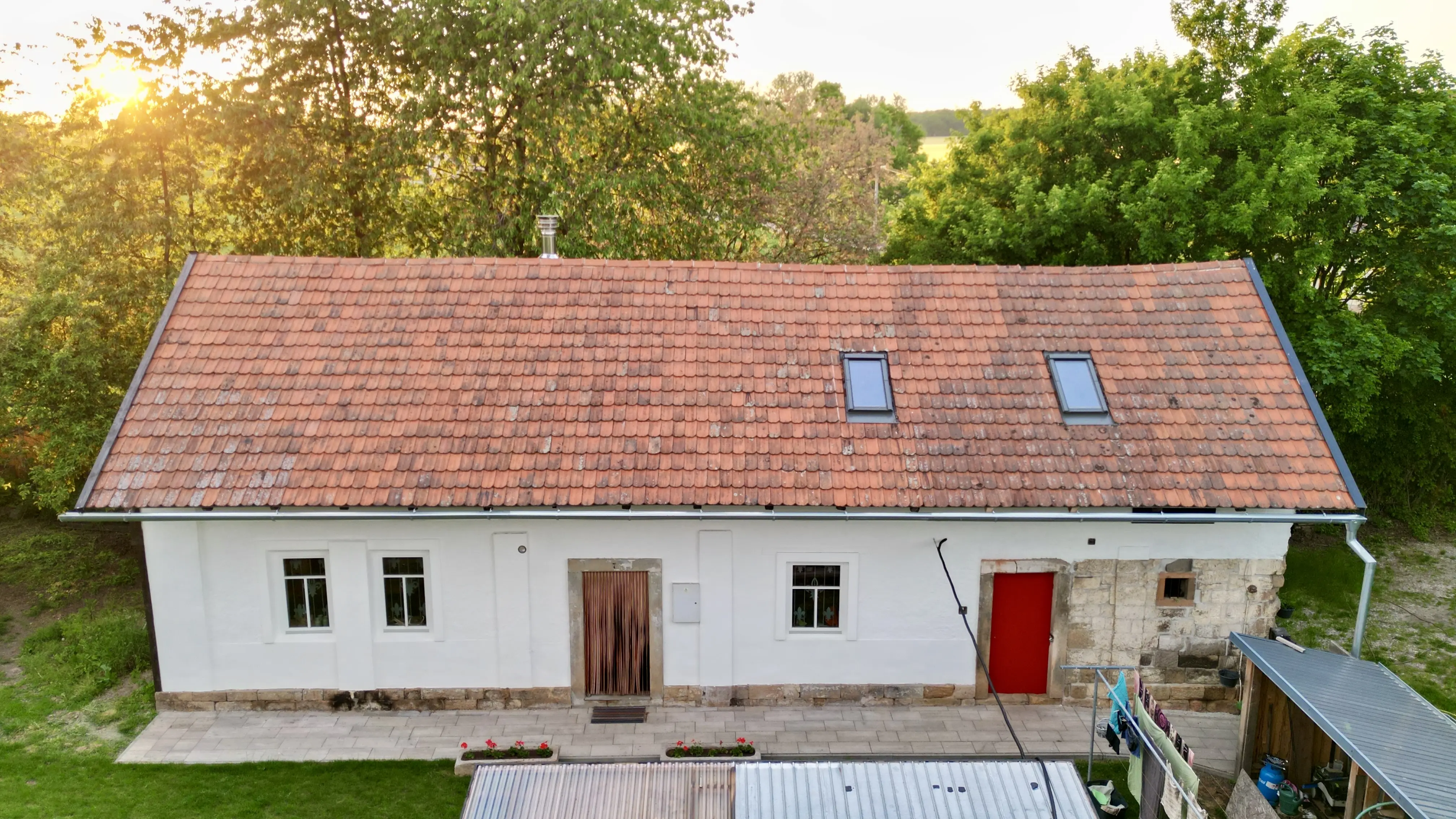 Groot huis, perceel ruim 2630m2, tiny house, yurt, en off grid mogelijk, nabij Boheems Paradijs.